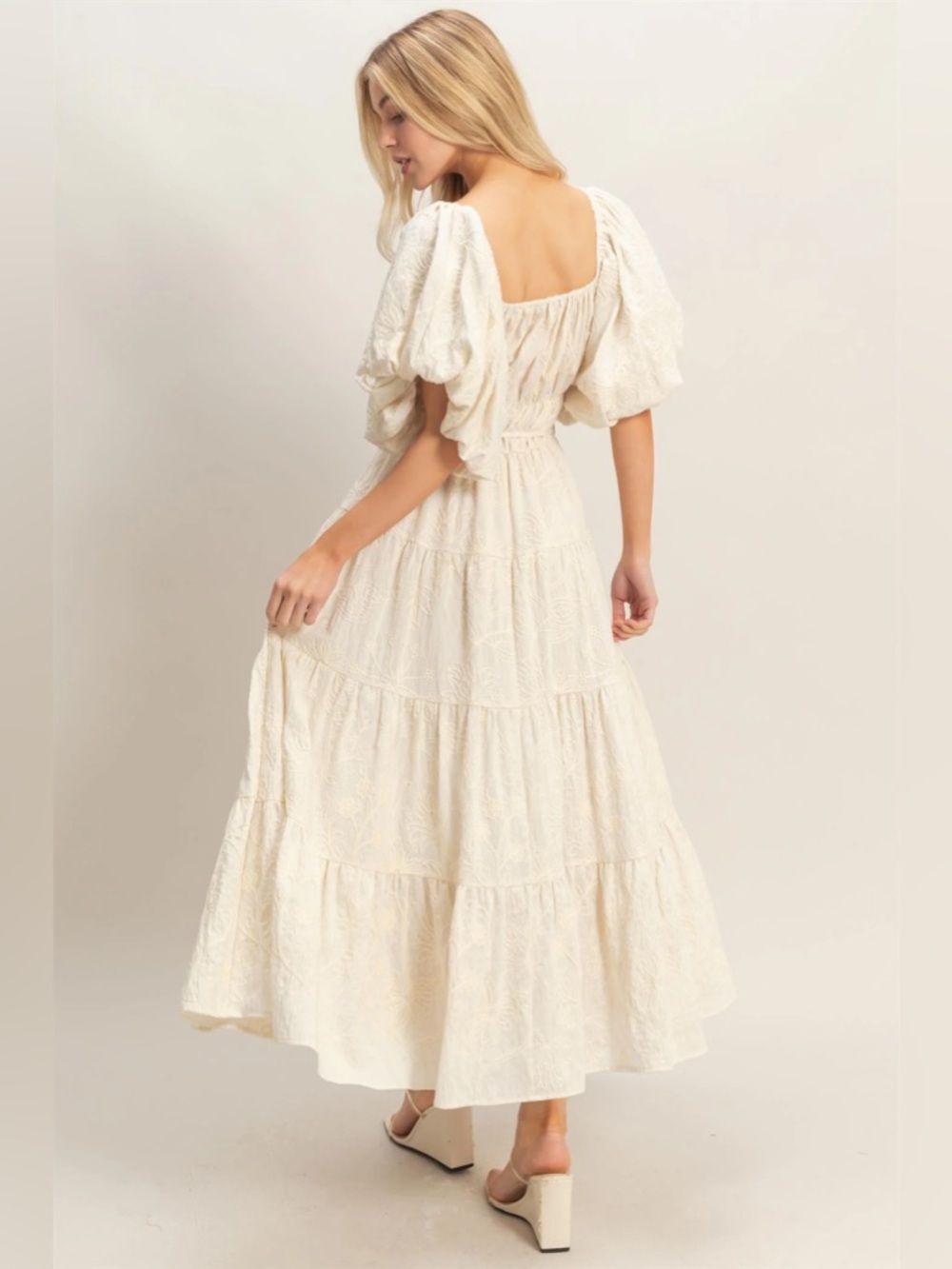 NEW HYFVE Cream Floral Puff Sleeve Maxi Dress Size Small Smocked Waist Tiered - Picture 4 of 8